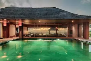 Secret Cove Hotel *